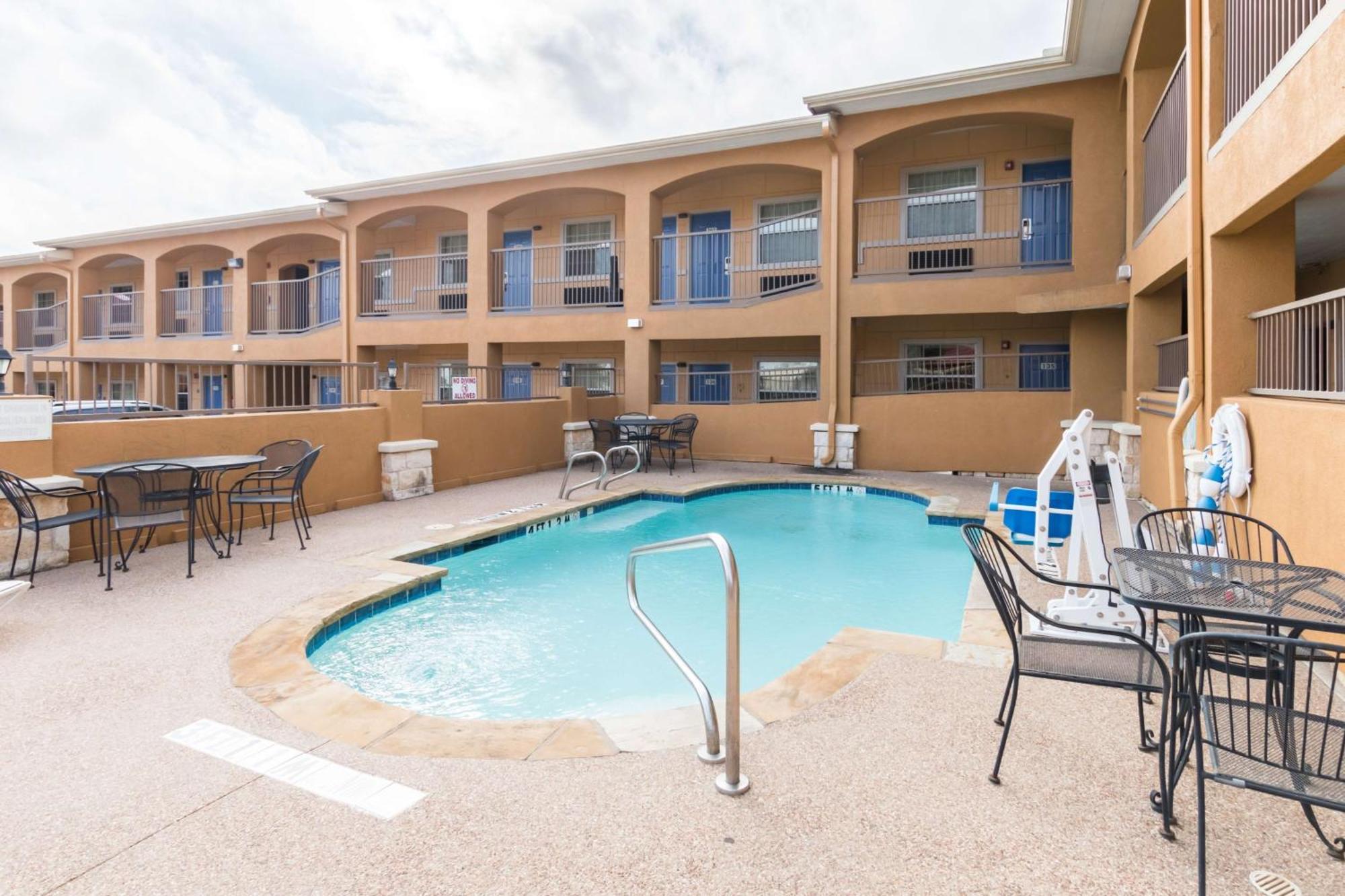 Motel 6 Alvarado Tx المظهر الخارجي الصورة